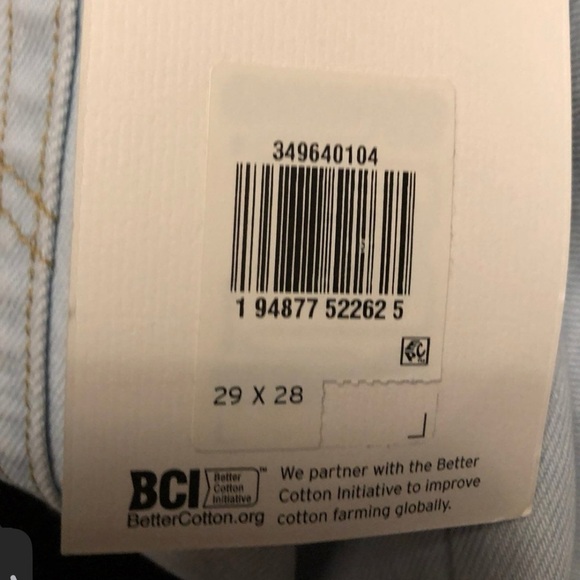 Levi's Wedgie Straight high rise one knee cutoff Jeans 29 x 28 light denim nwot - Picture 11 of 12